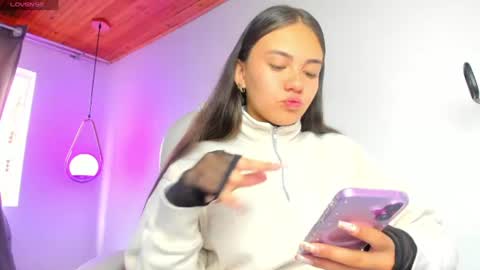 Snapshot of mia_nevaeh chatting on August 2, 2026, 9:24 pm Mia Nevaeh - follow me online show from August 2, 2026, 9:24 pm