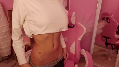 Mia online show from February 2, 2026, 3:00 pm