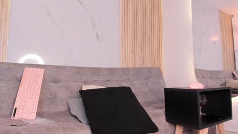 Snapshot of mia_ravenn chatting on December 10, 2024, 12:50 am Mia online show from December 10, 2024, 12:50 am