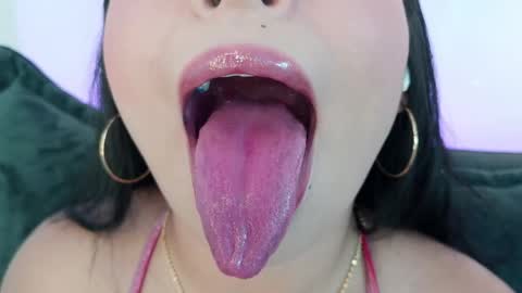 Mia online show from May 17, 2026, 10:39 pm