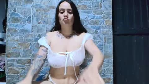 Mia Sepulveda online show from April 10, 2026, 5:01 am