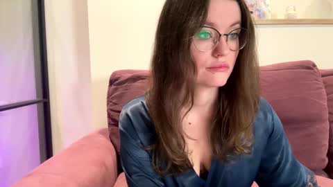 Snapshot of mia_shine_bright chatting on September 17, 2025, 3:41 am Mia online show from September 17, 2025, 3:41 am