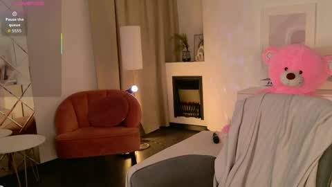 Mia online show from May 8, 2026, 6:30 am