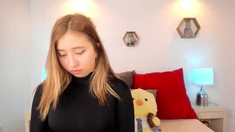 Mia  online show from January 19, 2026, 1:04 pm