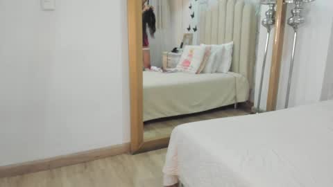 mia_tentacion__ online show from May 10, 2026, 3:33 am