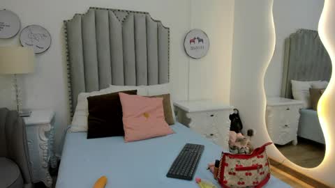 mia_tentacion__ online show from May 16, 2026, 7:34 pm