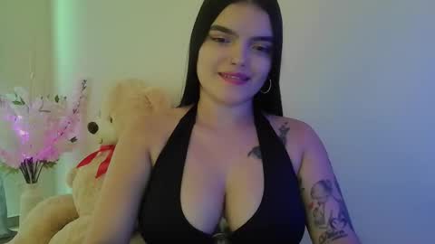 mia_thopsom online show from February 19, 2026, 2:57 pm