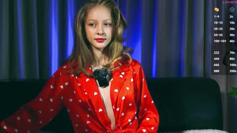 Mia online show from October 12, 2025, 12:48 pm