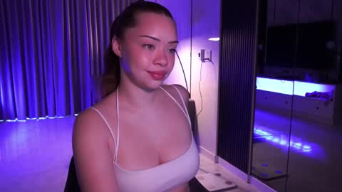 VixenMia online show from September 29, 2025, 2:27 am