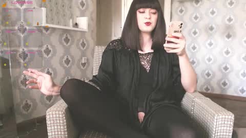 mia_wallase online show from November 9, 2025, 11:52 am