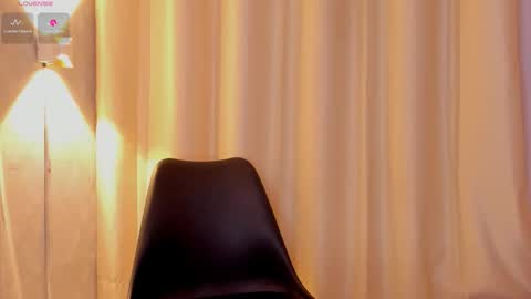 Snapshot of mia_white11 chatting on March 19, 2026, 1:15 pm Mia White online show from March 19, 2026, 1:15 pm