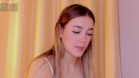 Snapshot of mia_white11 chatting on April 1, 2026, 1:23 pm Mia White online show from April 1, 2026, 1:23 pm