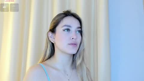 Snapshot of mia_white11 chatting on April 15, 2026, 1:29 pm Mia White online show from April 15, 2026, 1:29 pm