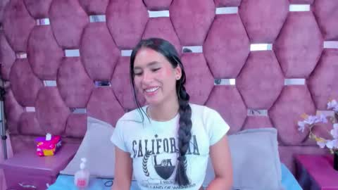 miaa_davis_ online show from February 6, 2026, 2:27 am