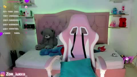 Mia online show from June 2, 2026, 9:06 pm
