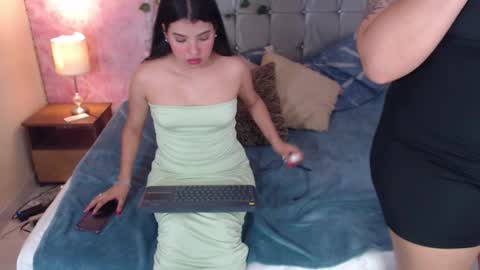 Sophie and Whanda online show from October 11, 2025, 8:40 pm