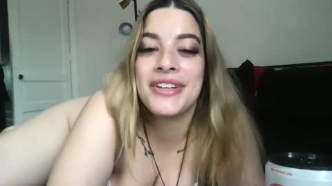 Mia Moji online show from May 26, 2026, 12:56 pm