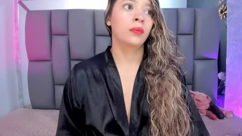 Mia online show from February 1, 2025, 12:05 pm