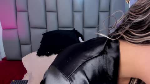 Mia online show from March 10, 2025, 12:04 pm