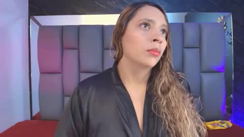 Mia online show from September 29, 2025, 12:10 pm