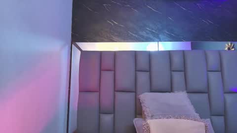 Mia online show from October 6, 2025, 12:02 pm