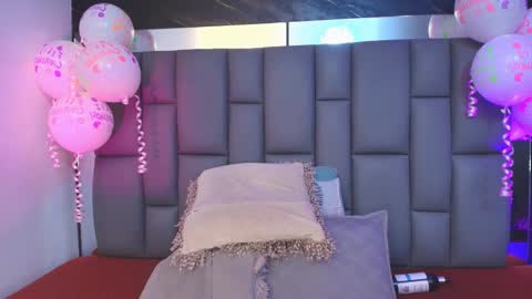 Mia online show from October 11, 2025, 12:04 pm