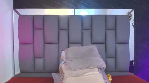 Mia online show from January 14, 2026, 12:11 pm