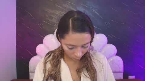 Mia online show from April 7, 2026, 12:05 pm