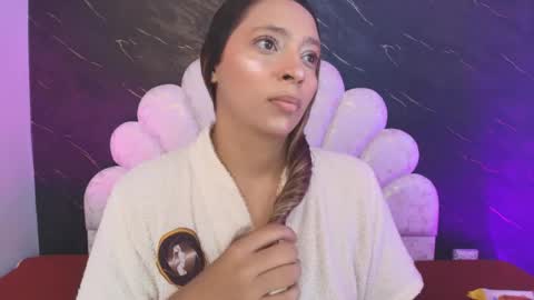 Mia online show from April 18, 2026, 12:09 pm