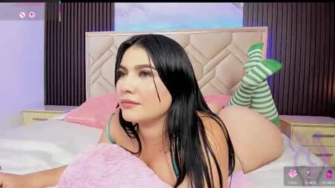 Miaa Farrel online show from December 19, 2025, 7:43 pm