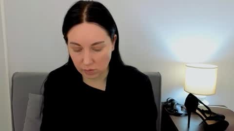 Mia online show from March 17, 2026, 4:32 pm