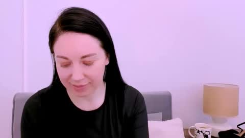 Mia online show from April 14, 2026, 3:18 pm