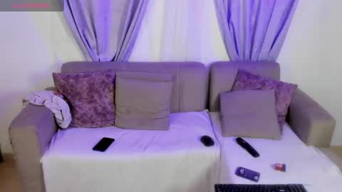 mia red hair molly short hair online show from May 24, 2026, 1:43 am