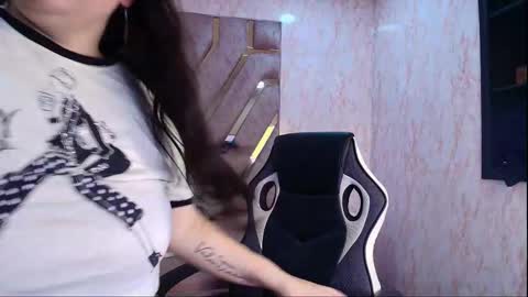 Im Miss Mia online show from December 19, 2025, 8:27 pm