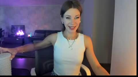 Mia online show from July 28, 2026, 4:30 am