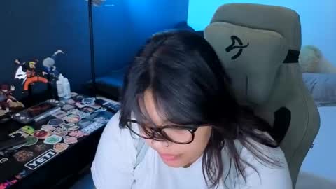Mia online show from May 28, 2026, 2:20 am
