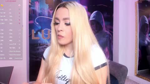 Snapshot of miacarperrlux chatting on April 7, 2026, 8:31 pm MiaCarper online show from April 7, 2026, 8:31 pm