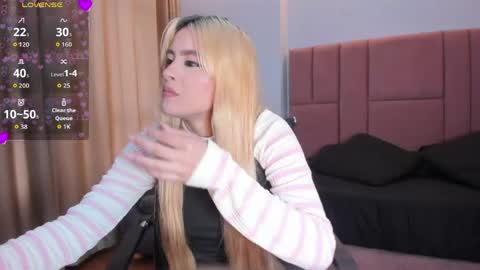 Snapshot of miacarperrlux chatting on April 15, 2026, 9:15 pm MiaCarper online show from April 15, 2026, 9:15 pm