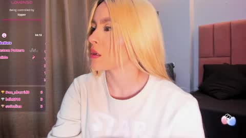Snapshot of miacarperrlux chatting on April 21, 2026, 2:04 am MiaCarper online show from April 21, 2026, 2:04 am