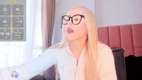 Snapshot of miacarperrlux chatting on April 27, 2026, 9:02 pm MiaCarper online show from April 27, 2026, 9:02 pm