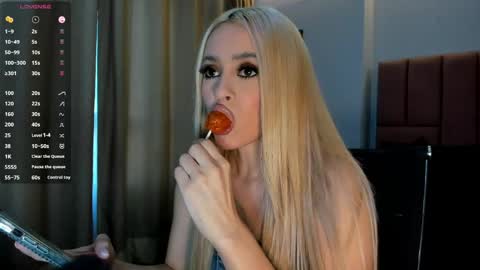 Snapshot of miacarperrlux chatting on May 9, 2026, 10:15 pm MiaCarper online show from May 9, 2026, 10:15 pm