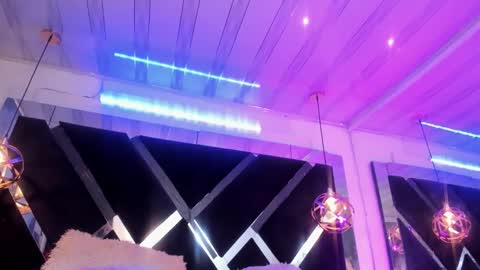 Mia online show from November 11, 2025, 2:11 am