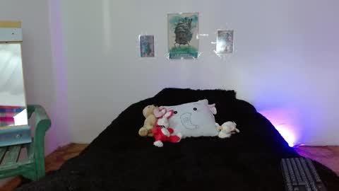 Mia david      online show from March 21, 2026, 8:01 pm