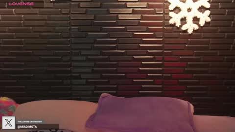 Mia online show from December 4, 2024, 4:10 am