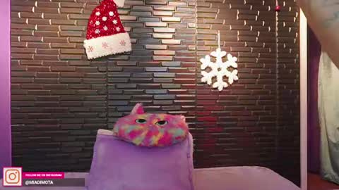 Mia online show from December 7, 2024, 4:31 am