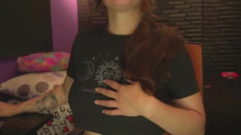 Mia online show from November 8, 2025, 4:56 am