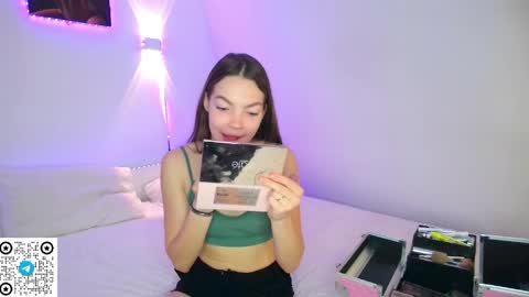 Mia online show from May 19, 2026, 1:11 am