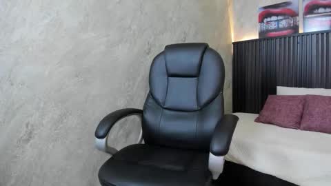 Snapshot of miafoxx__1 chatting on November 21, 2025, 12:59 pm Mia online show from November 21, 2025, 12:59 pm