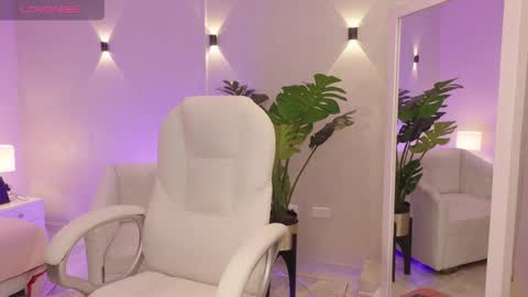 Mia Gomez online show from October 21, 2025, 12:28 pm