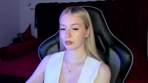 Mia online show from November 6, 2025, 6:20 pm